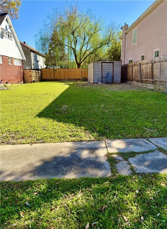 Image 1: 260 W Robert E Lee