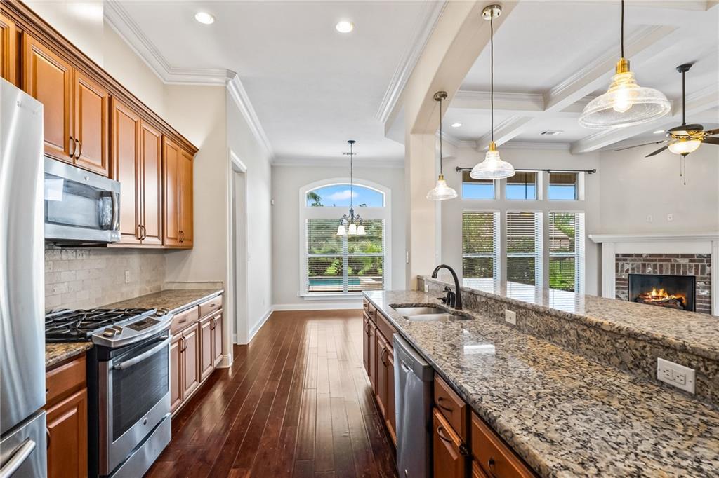 Image 3: Kitchen