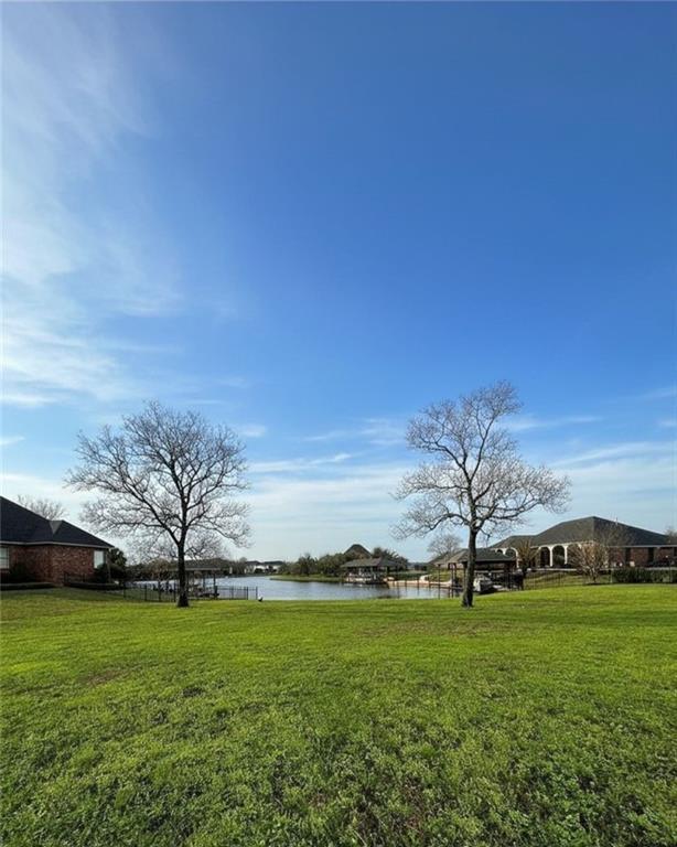 Image 3: Gorgeous Waterfront Property
