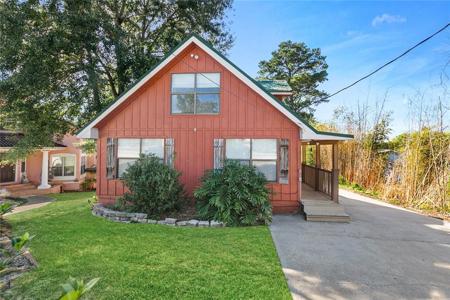 1126 E LAKESHORE Drive