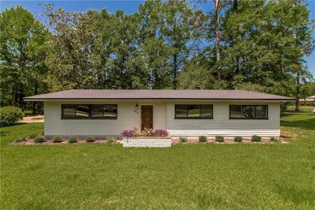 305 PEACH TREE Drive