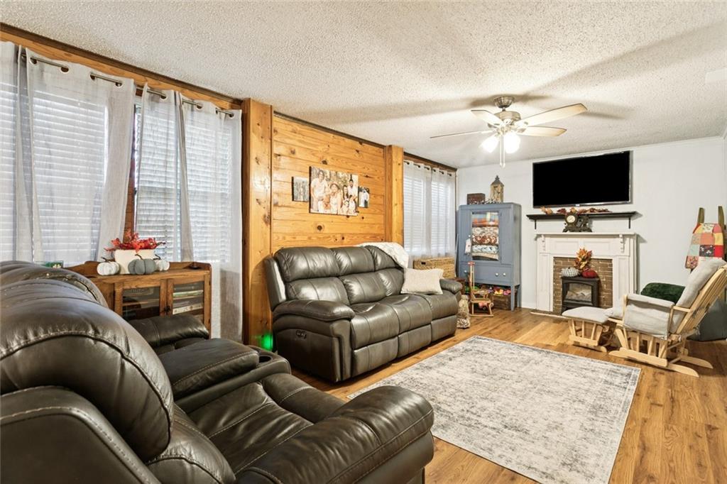 Image 2: Living room