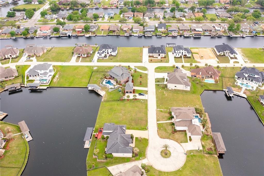 Image 4: Lot on Left side