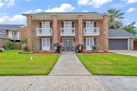 21 WOODLAKE Boulevard