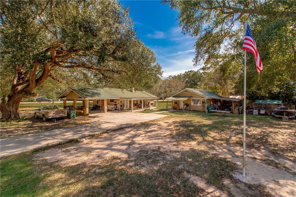 Image 2: Driveway/carport