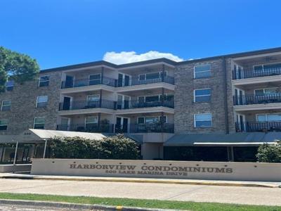 500 LAKE MARINA Avenue
