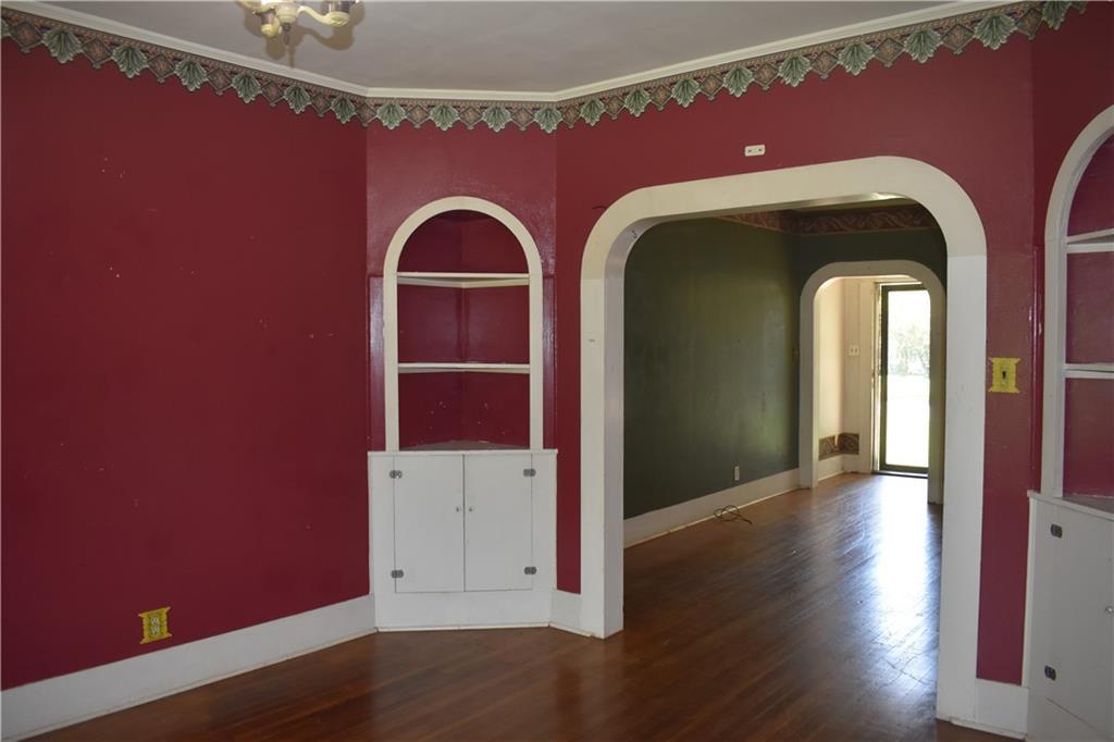 Image 2: Living Room