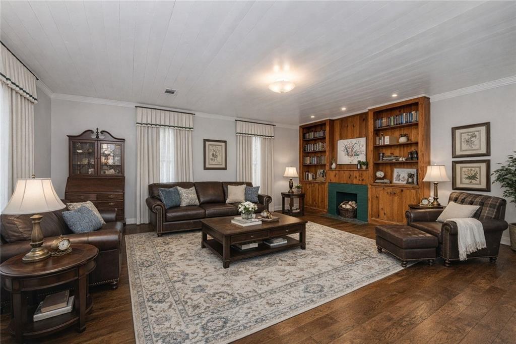 Image 4: Virtually renovated and staged.