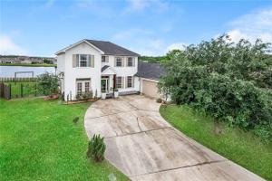 712 BRIDLE Court