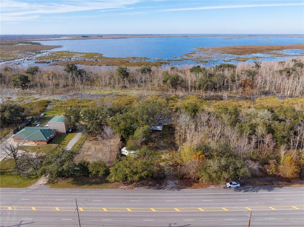 Image 1: Escape to your own slice of Louisiana paradise, ne