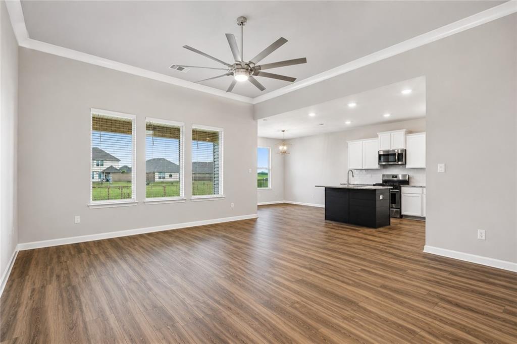 Image 4: Unfurnished virtually staged version