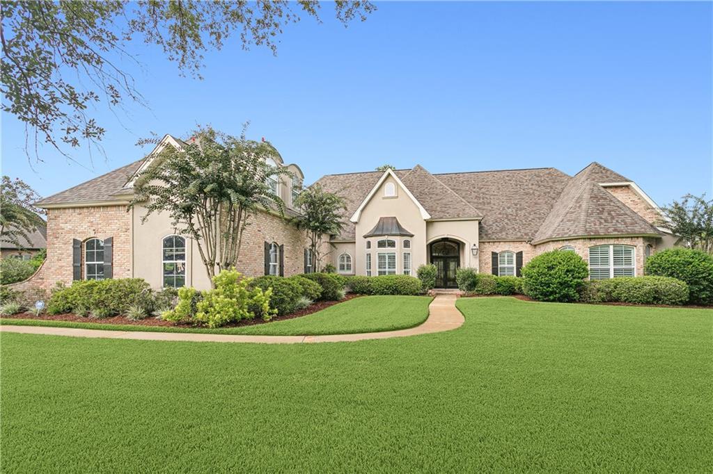 Image 1: Large front yard with great curb appeal