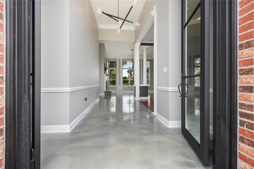 Image 3: Entrance, welcome home!