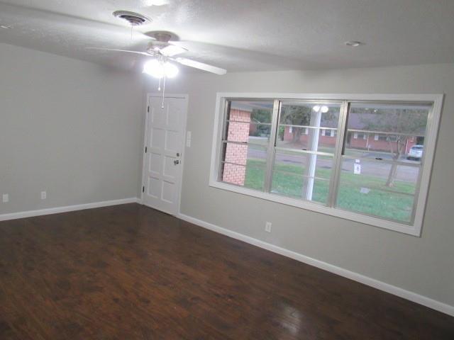 Image 2: Living Room
