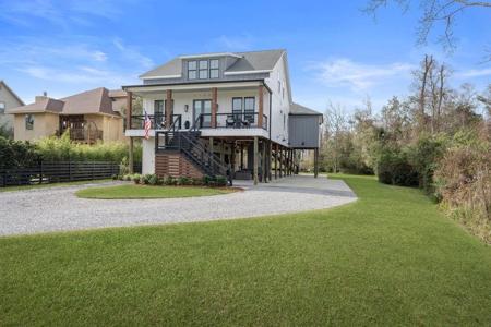 1122 MAIN Street