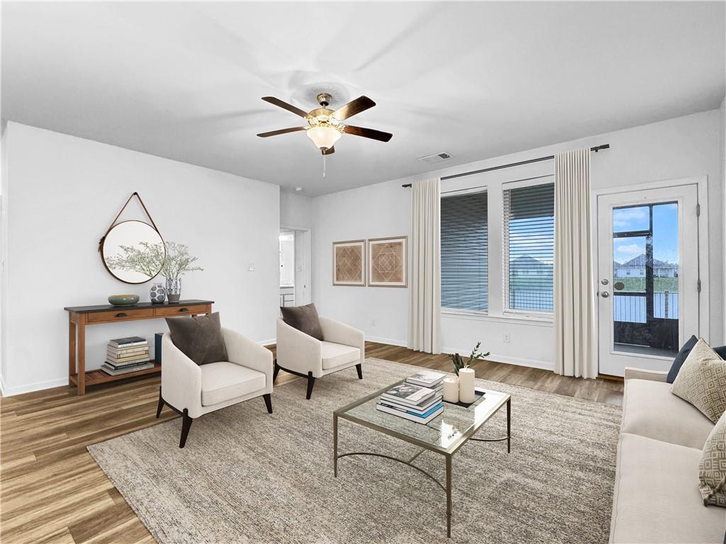 Image 4: Living room