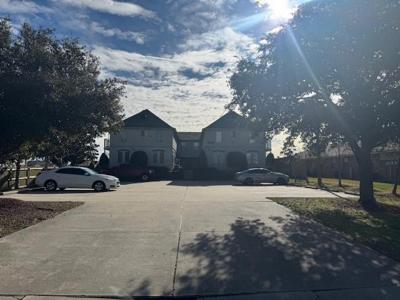 4512 PONTCHARTRAIN Drive