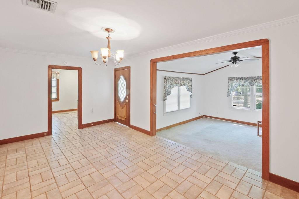 Image 2: Livingroom