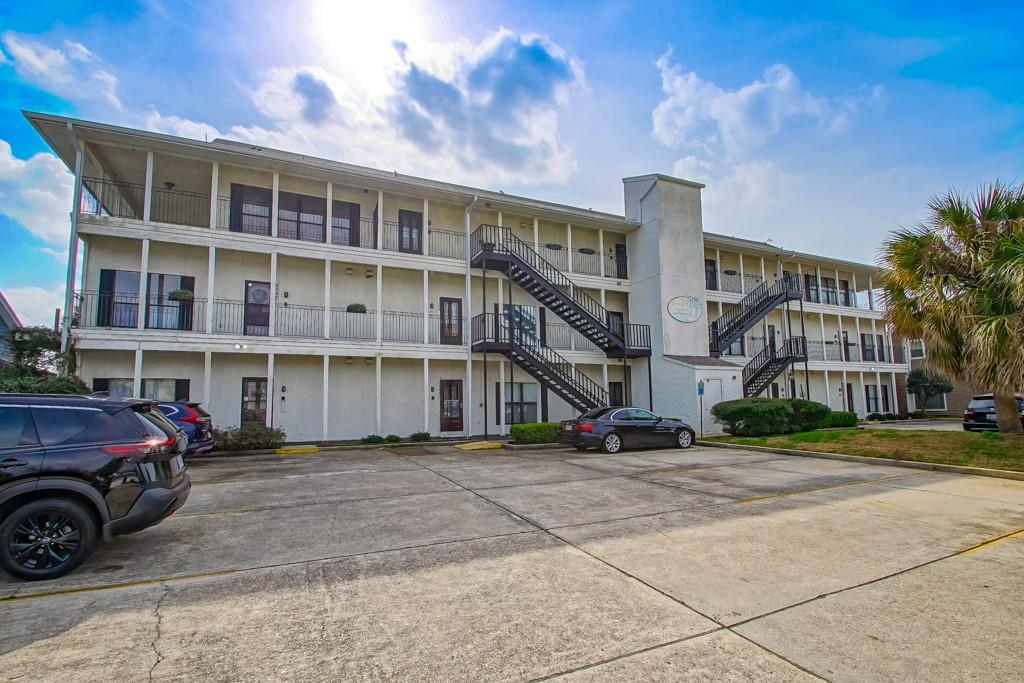 Image 1: Front of Building with 2 sets of stair and evelato