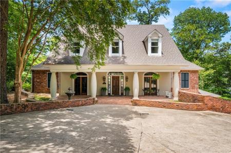 38 WOODLAND Drive