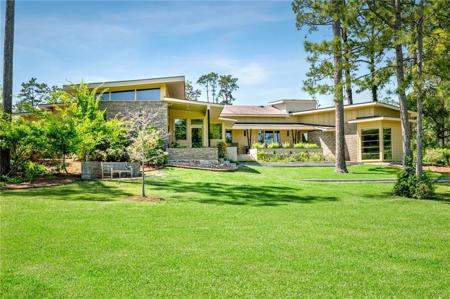 913 CAMPHILL Drive
