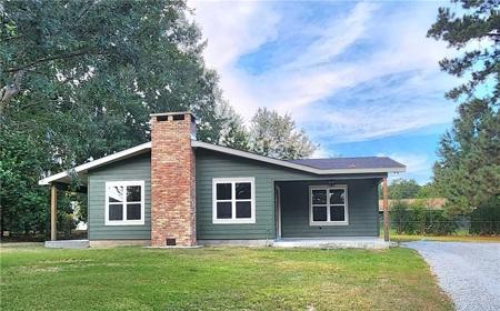 910 W LAKESHORE Drive