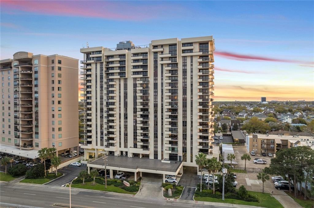Image 2: 77 condo community with beautiful views