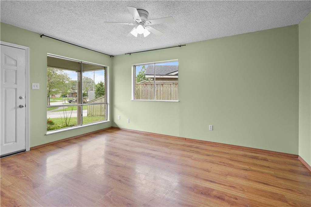 Image 3: Living Room