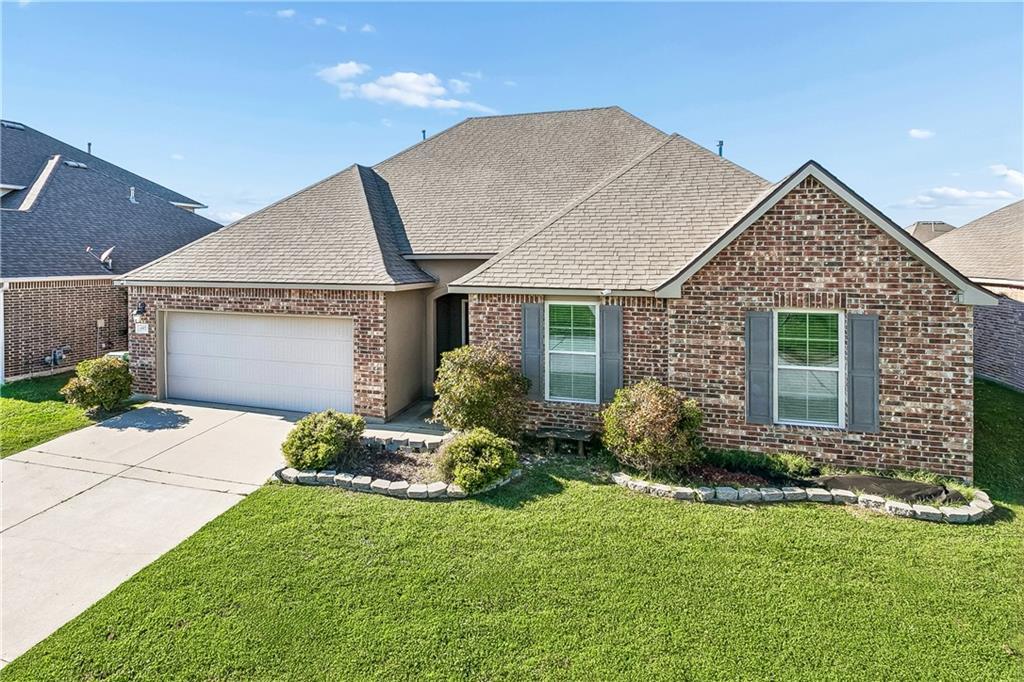 Image 1: What beauty at 697 Lakeshore Village Drive! Also a