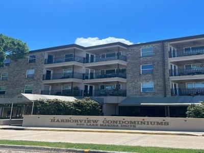 500 LAKE MARINA Avenue