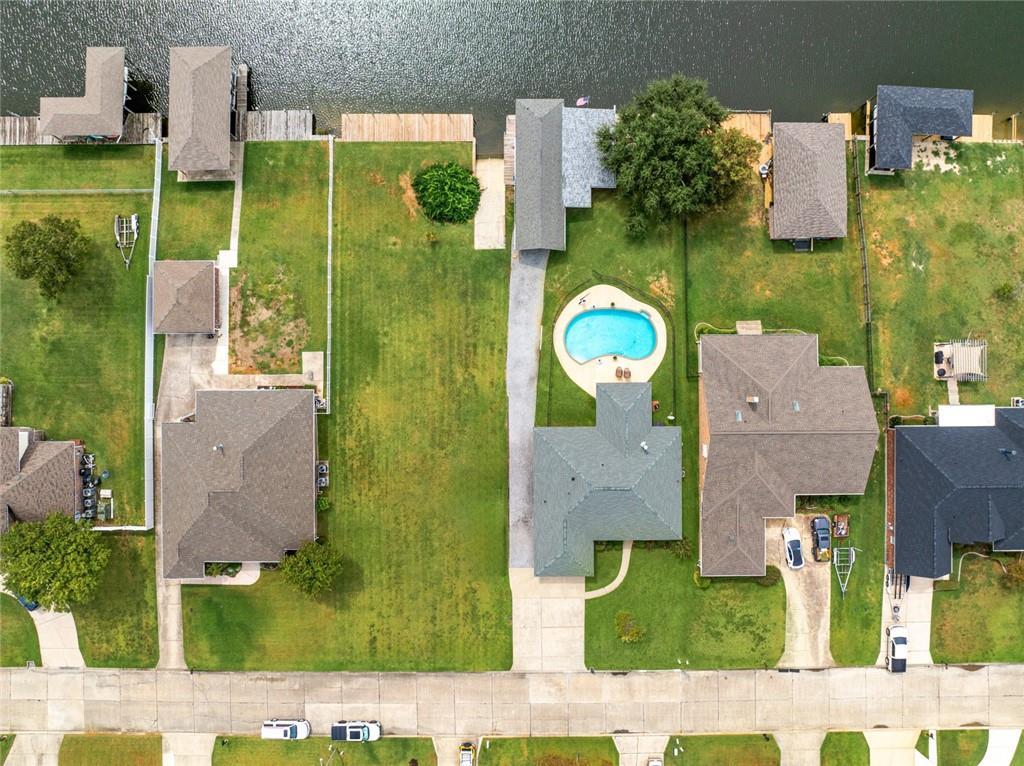 Image 4: 0.96 Acre. It comes with the vacant lot next to it