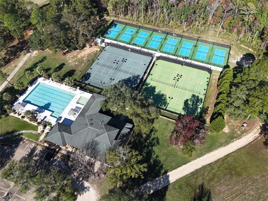 Image 2: POOL, TENNIS AND PICKLEBALL COURTS