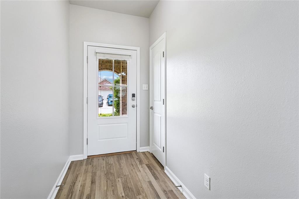 Image 4: Foyer