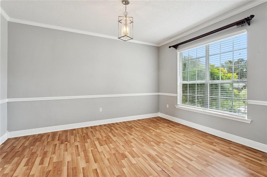 Image 4: Formal dining room