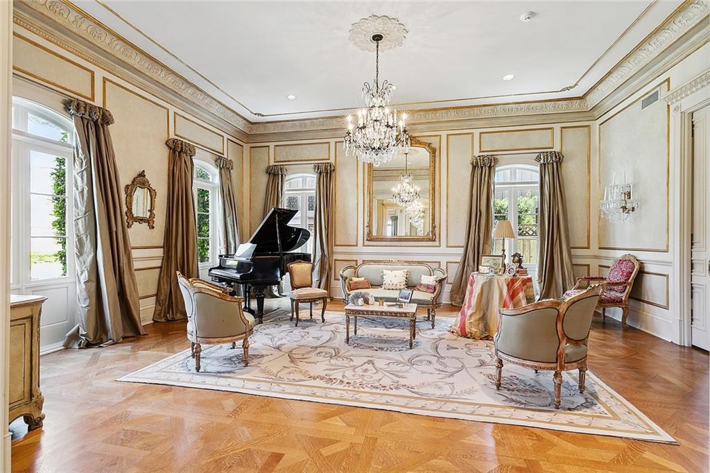 Image 3: Living Room