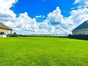 Image 1: BEAUTIFUL LAKESHORE ESTATES HOMESITE.