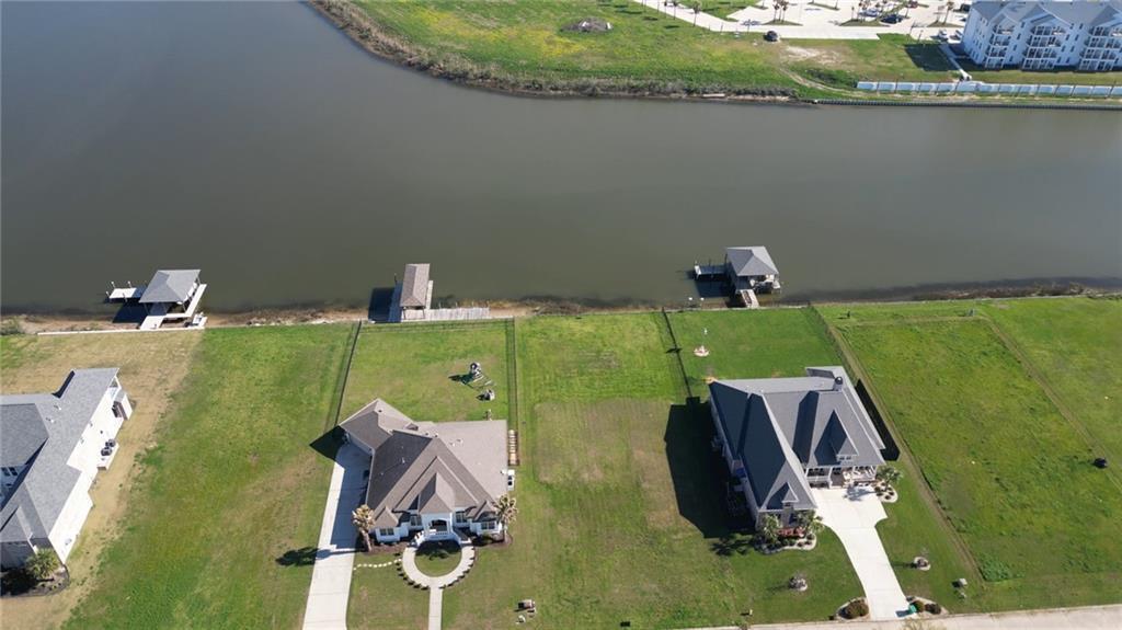 Image 4: HIGHER AERIAL SHOWING BEND
