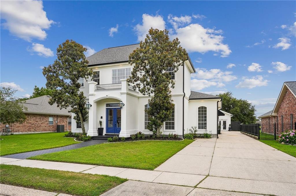 Image 3: Double Extra long driveway