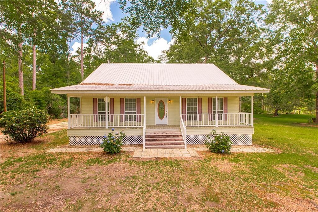 Image 1: Beautiful Acadian Home on 3 Acres