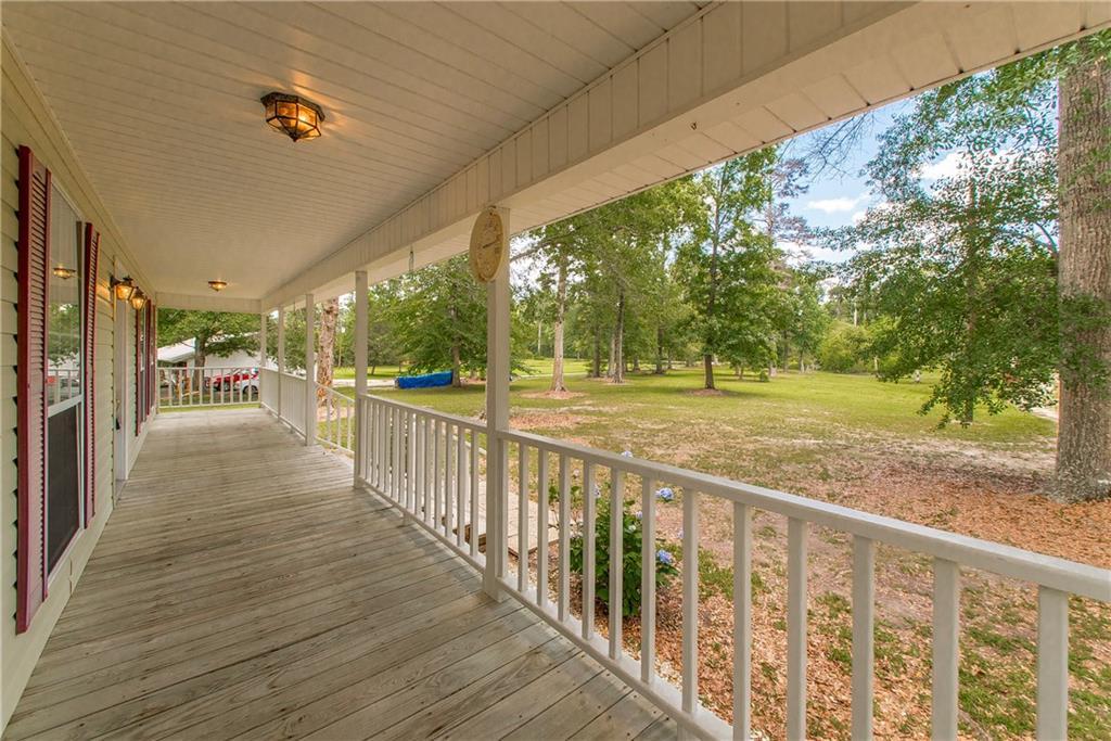 Image 3: Amazing rocking chair porch!