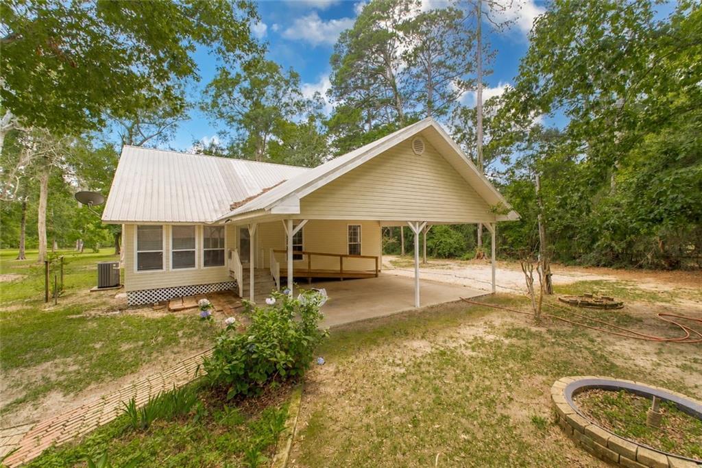 Image 4: carport