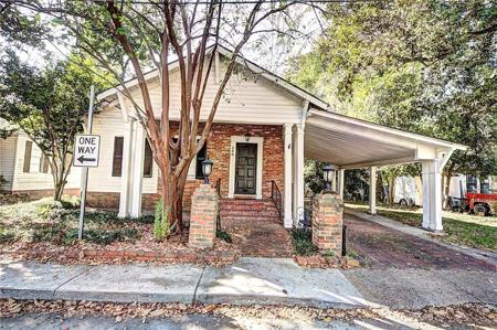 200 CYPRESS Avenue