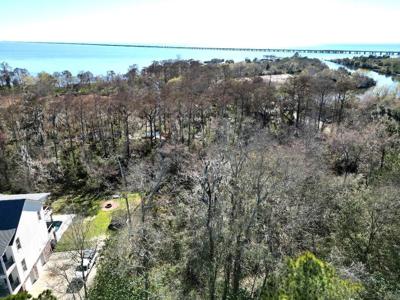 440 W CHASE Court