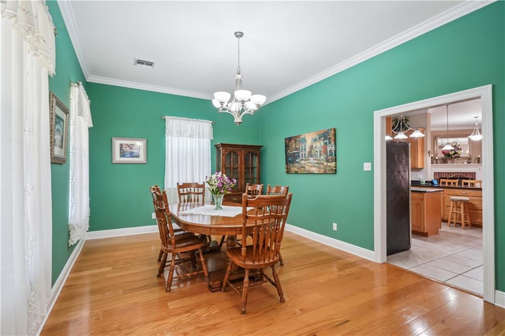 Image 4: Dining Room