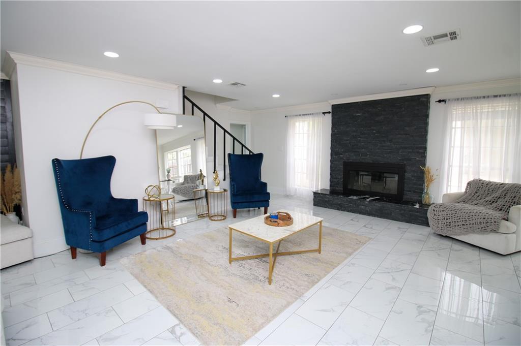 Image 2: fireplace living