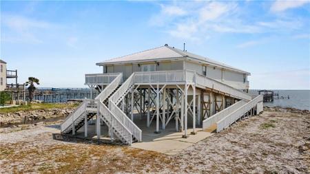 125 LAKEVIEW Drive