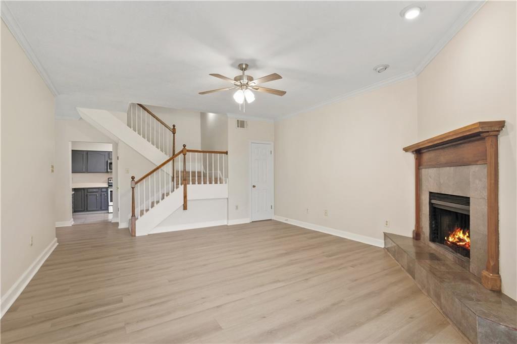 Image 3: Living room