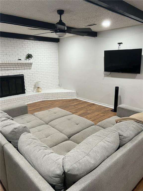 Image 4: Den