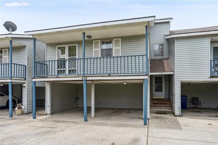 652 MARINA Drive