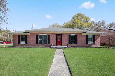 302 WOODCREST Drive